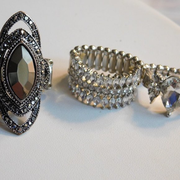 Bling Stretch Rings Assorted Lot of 8 Rings - Picture 9 of 9